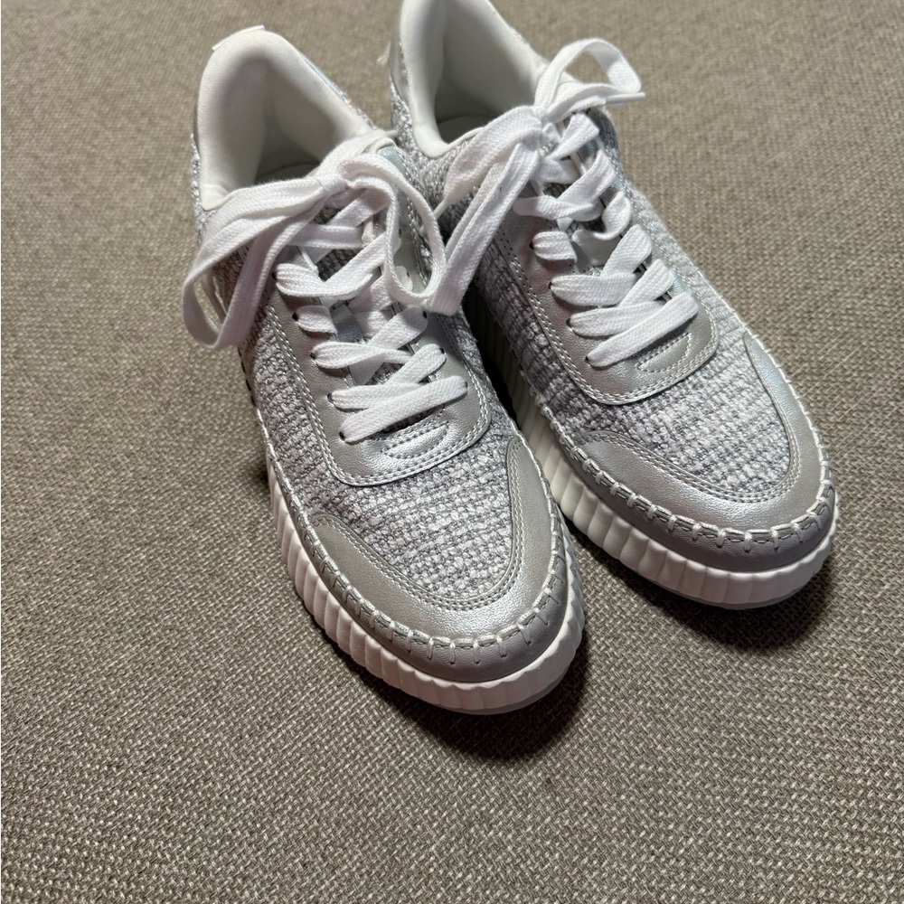 Universal Thread White And Light Gray Women's Sne… - image 1